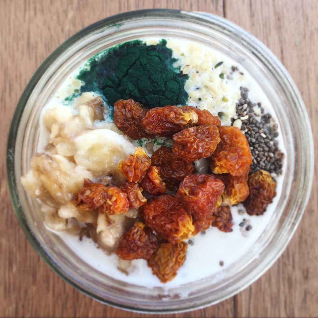 Spirulina Banana Overnight Oats